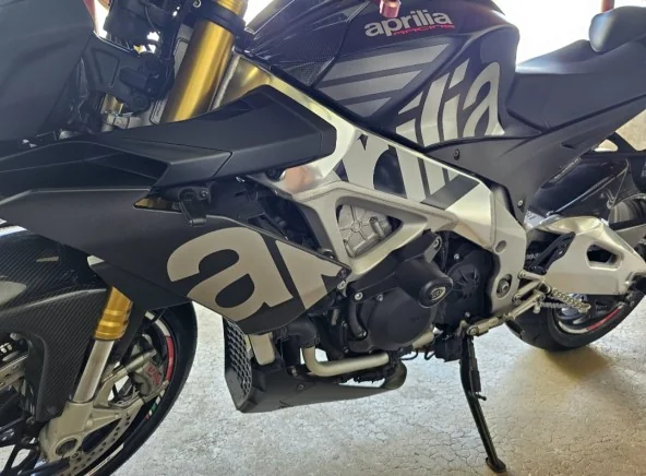 A vendre APRILIA TUONO V4 FACTORY