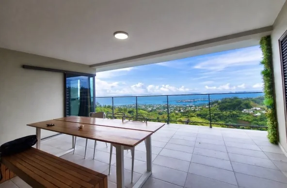 PAMATAI HILLS... LOUE T3 DE 75 m2 + TERRASSE 30 m2...