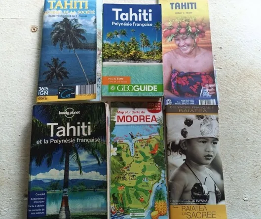 VEND GUIDE ET CARTES ET LIVRET POUR DECOUVRIR LA POLYNESIE
