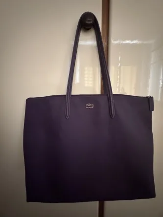 Sac Lacoste très peu servi