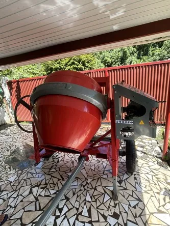 Vend bétonnière 2 SACS