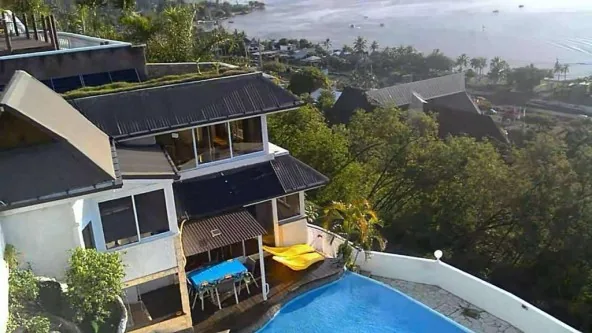 LOUE MAISON AVEC PISCINE VUE MER TAHITI
