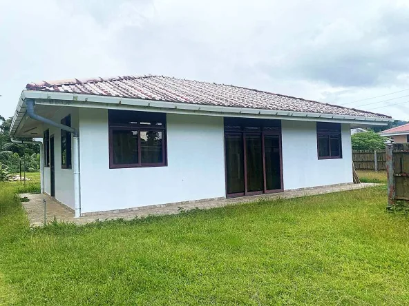 TARAVAO...LOUE MAISON 64M² Hab., 2 CHAMBRES, TERRAIN 450M², PROCHE COMMODITES