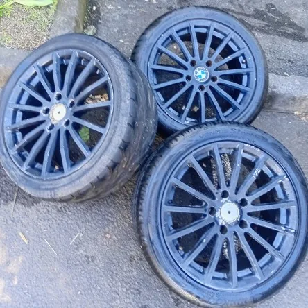3 JANTES BMW 17 pouces + Les Pneus ( occasion )