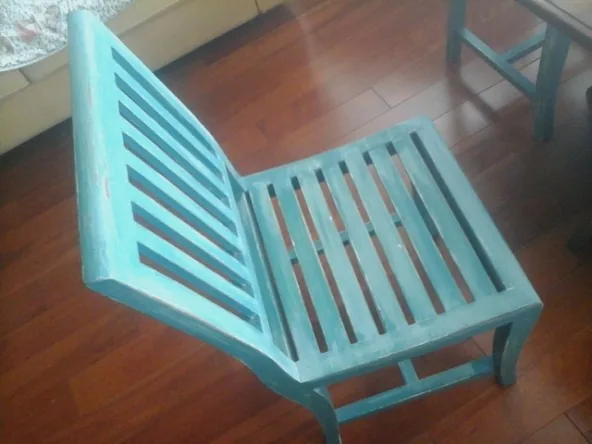 4 chaises en teck robustes
