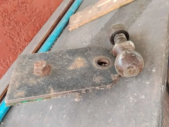 Ancre, boule de remorquage attelage projecteur de pêche