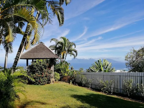 Particulier loue F2 hauteurs Taapuna dans villa