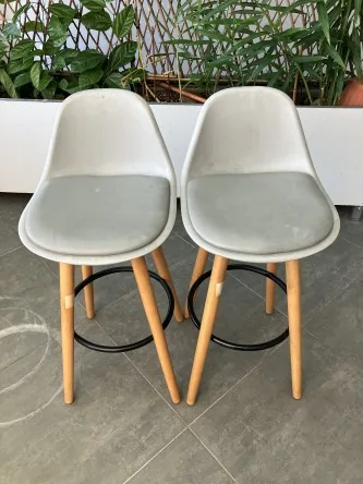 A vendre 1 paire de tabouret de bar H. 70cm Très Bon Etat