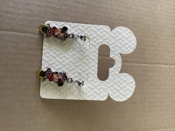 Paire de boucles d'oreilles Minnie neuves