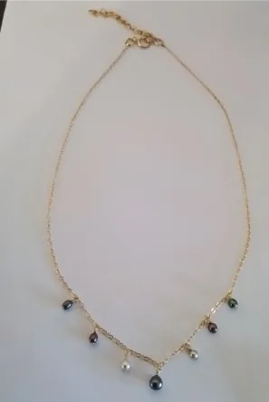 Collier avec breloques keshis
