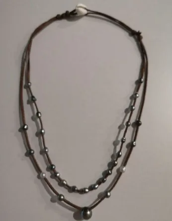 Collier double rang Hine Moana en cuir, keishis et perle