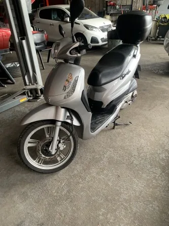 Scooter Peugeot 125 cm3 TWEET