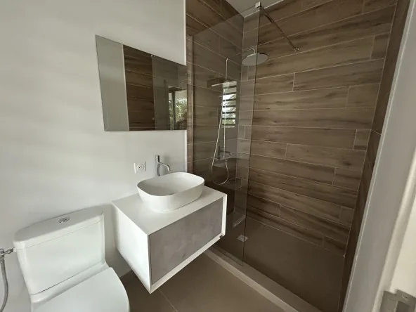 LOUE APPARTEMENT NEUF T5 PUNAAUIA 250 000XPF HC
