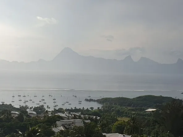 Loue grand T3 avec vue sur Moorea 2026/012