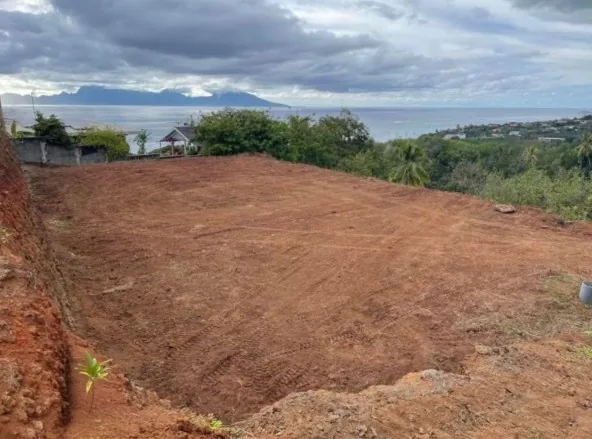 Terrain avec vue sur Moorea et la vallée réf : 2026/008