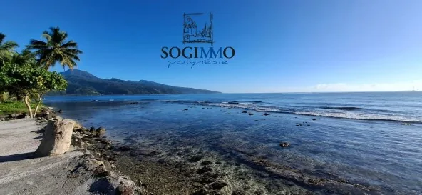 KF - A VENDRE BELLE PROPRIETE EN BORD DE MER sur AFAAHITI - terrain 2360m² et 3 maisons louées.