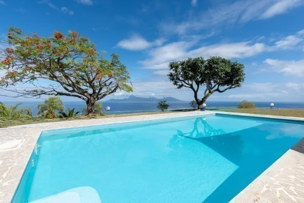 PROPRIÉTÉ EXCEPTIONNELLE RARE MAISON F4 PISCINE - VM22381